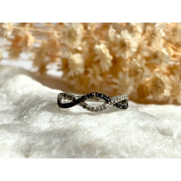 Infinity Symbol CZ & Black Spinel Unusual 925 Sterling Silver Vintage Ring sz 8 - Picture 8 of 10